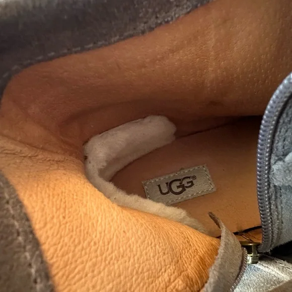 UGG Women’s Reid Suede Boots - Picture 11 of 11